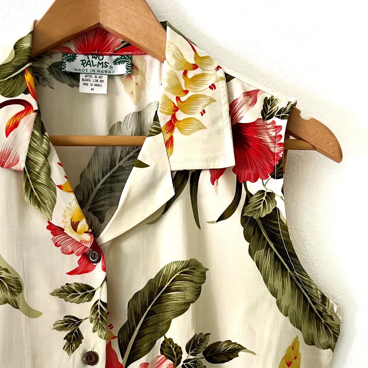 Ladies Hawaiian Sleeveless Blouse - Hibiscus Heaven