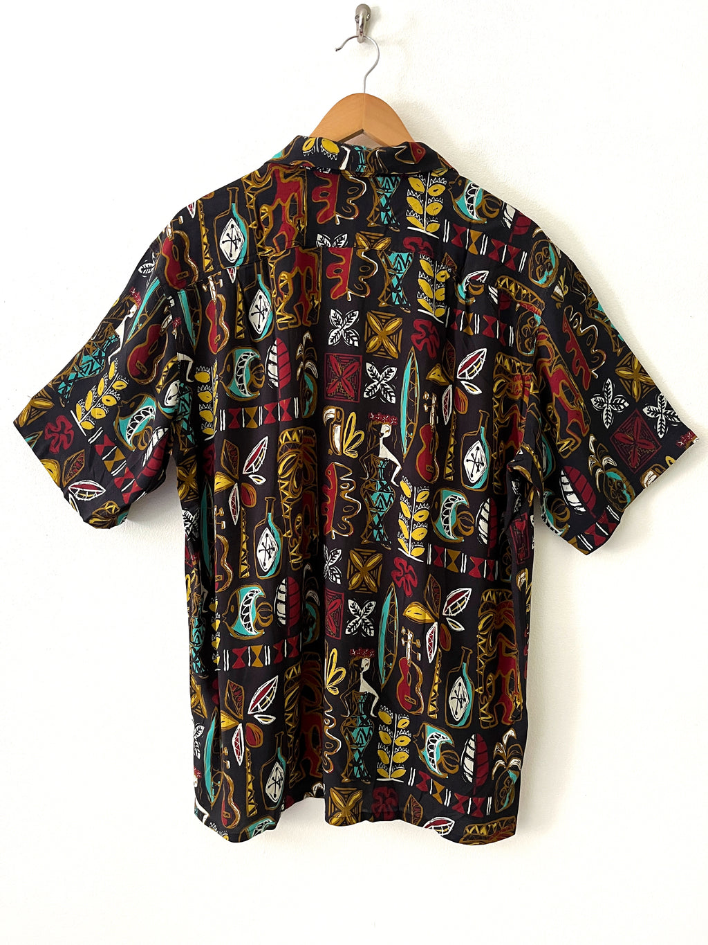 Men's Black Hawaiian Tiki Idol Shirt
