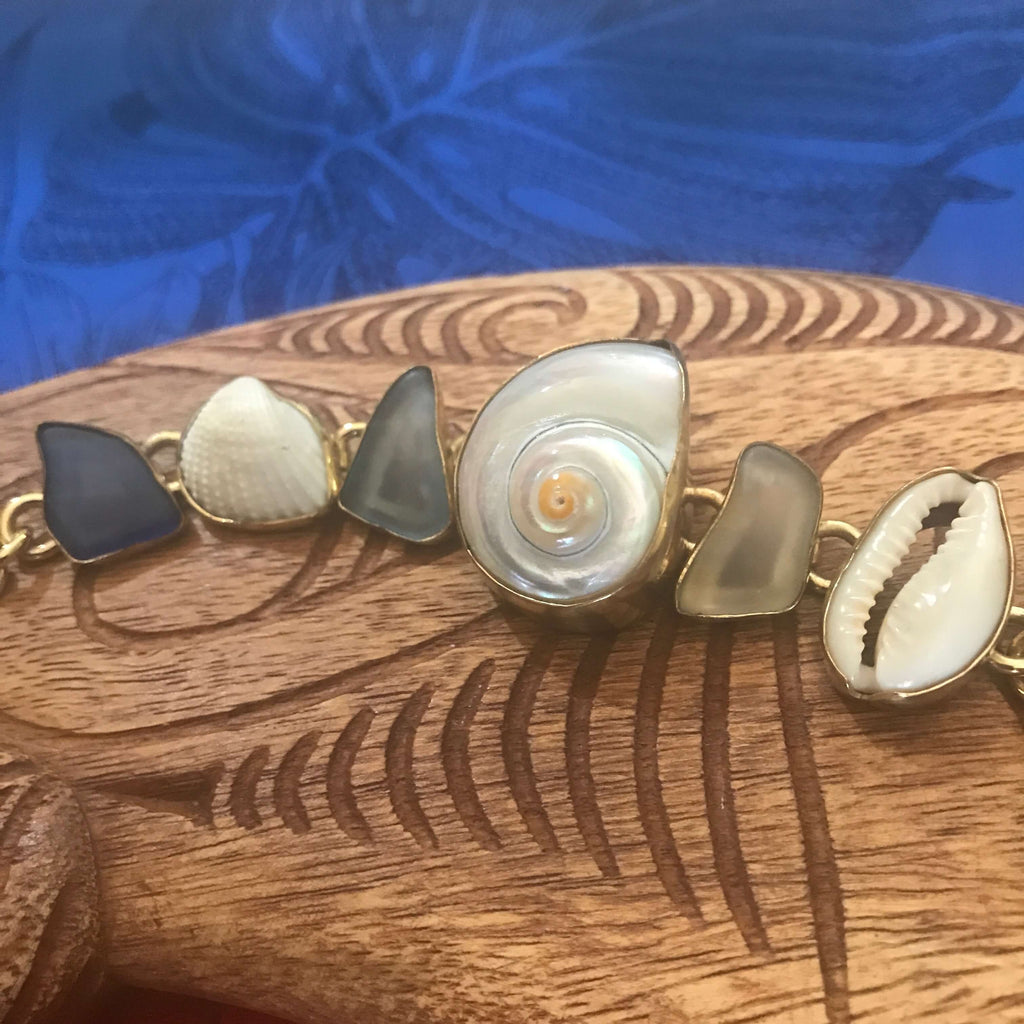 Island jewelry Cinnerus and beach glass link bracelet set on alchemia gold | Aloha Products USA