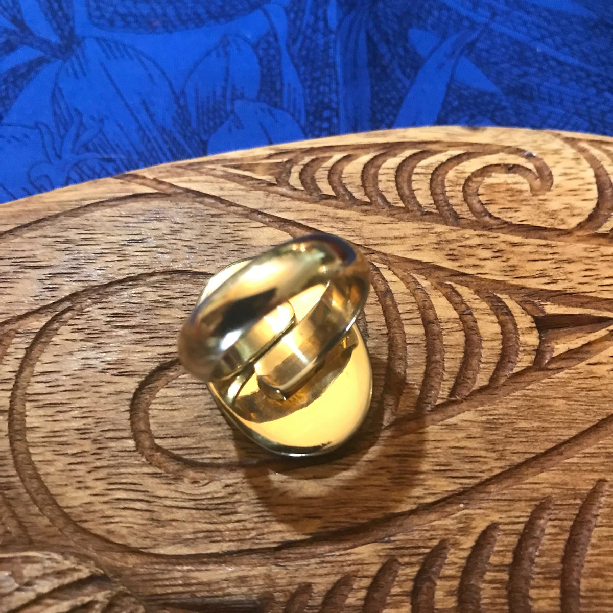 back view of blue abalone ring showing that it is adjustable