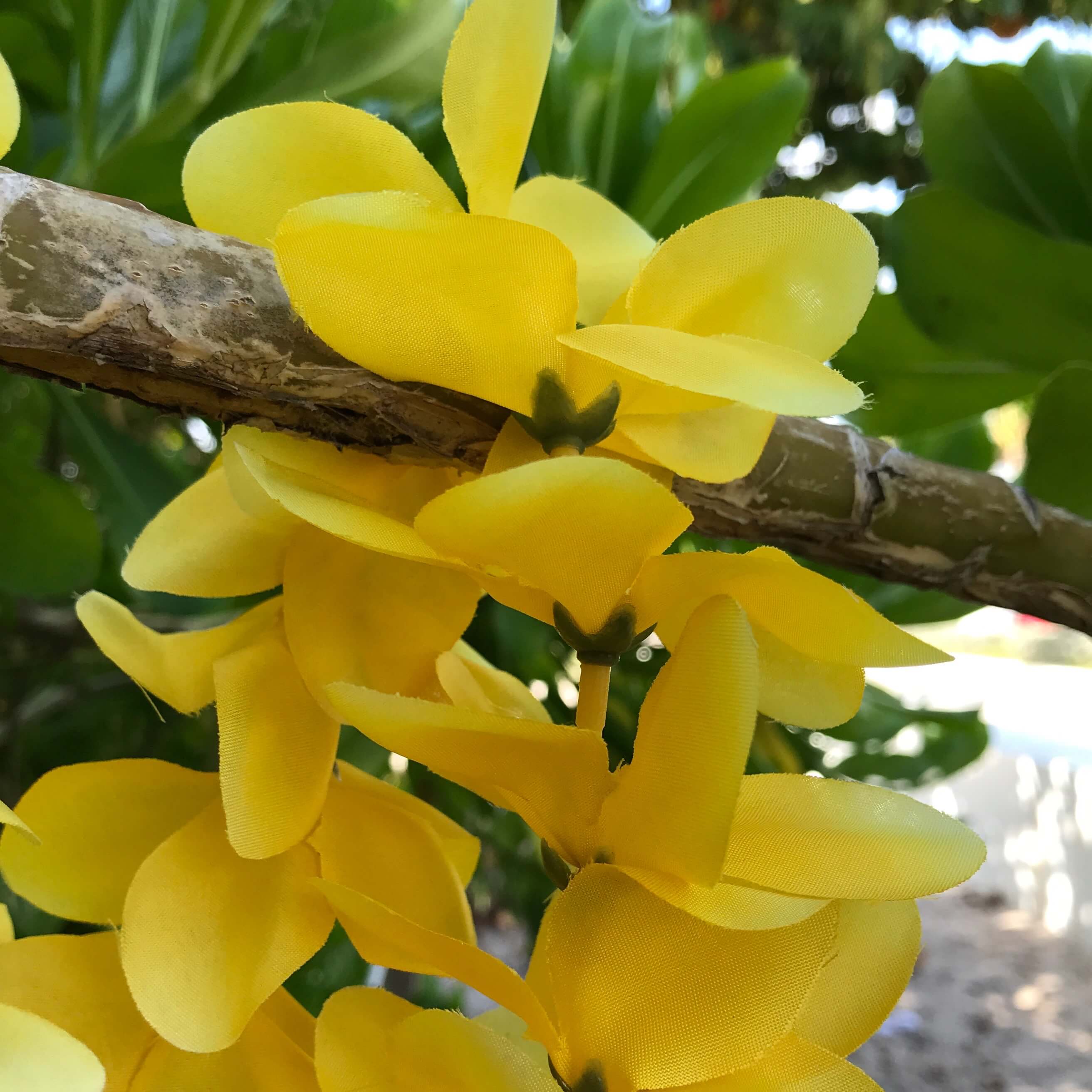 Close up view of a yellow plumeria Hawaiian silk lei | Aloha Products USA